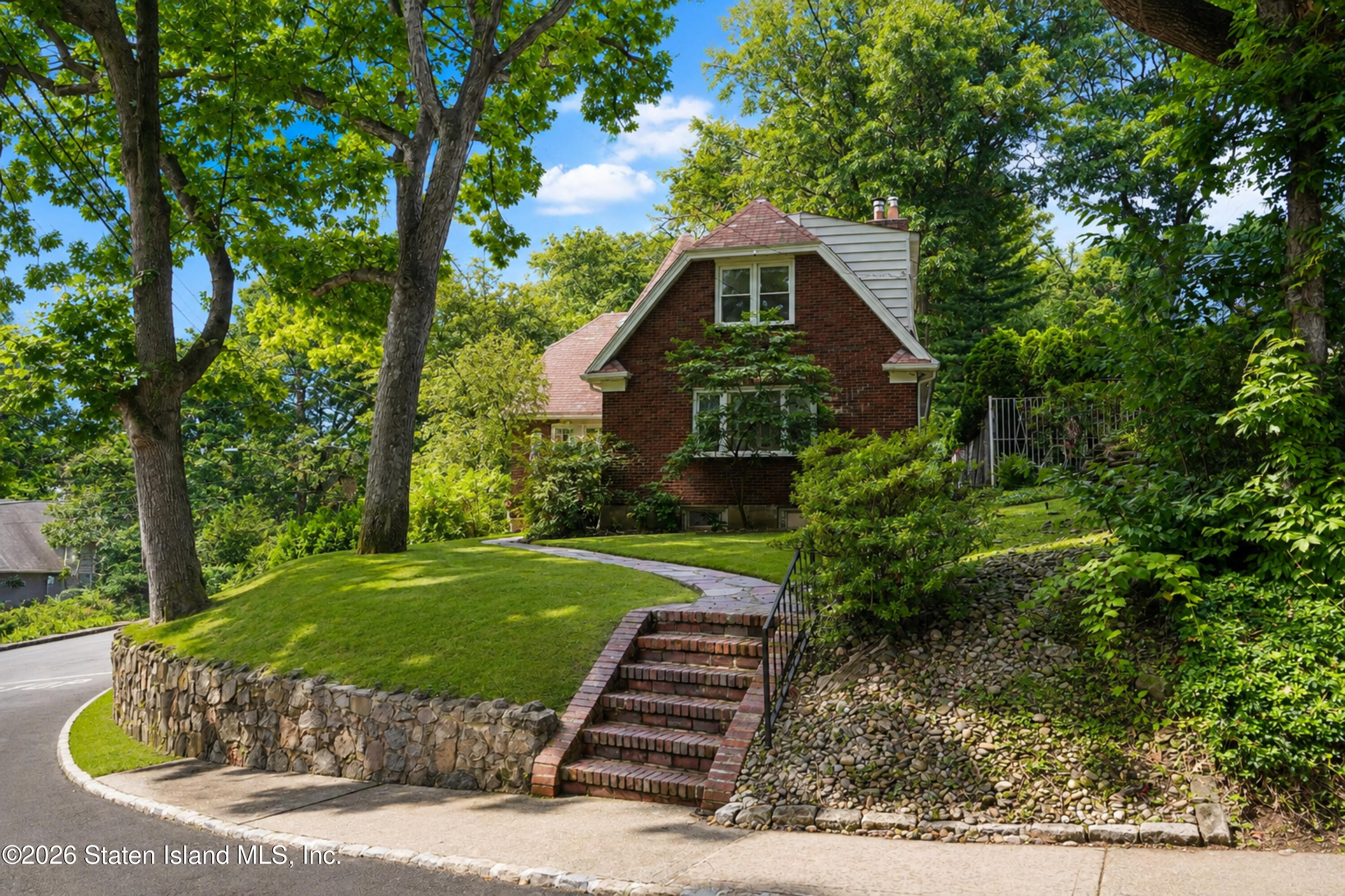 34 Holsman Road
