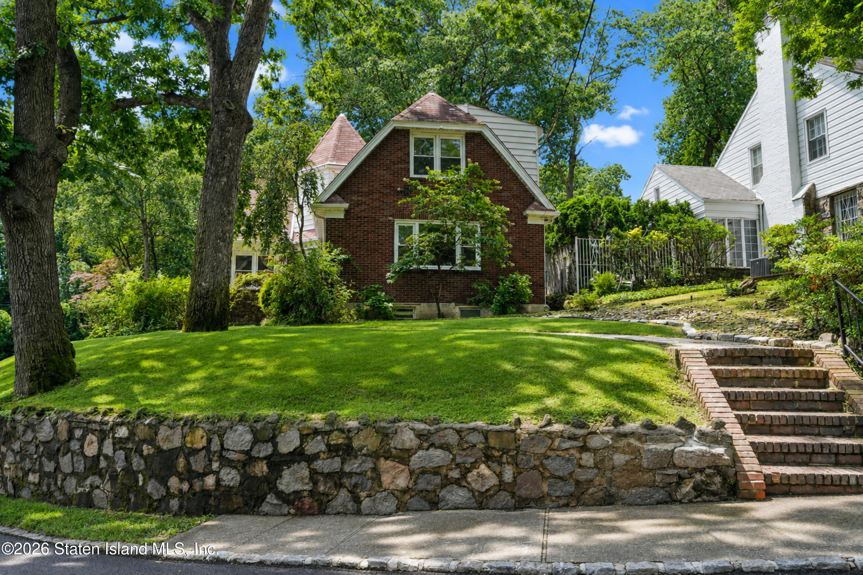 34 Holsman Road