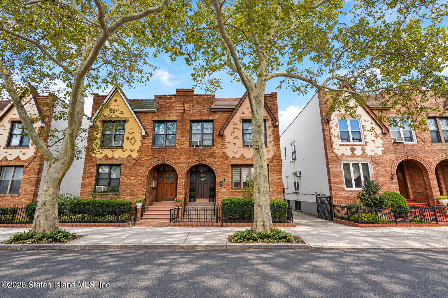 225 Highlawn Avenue