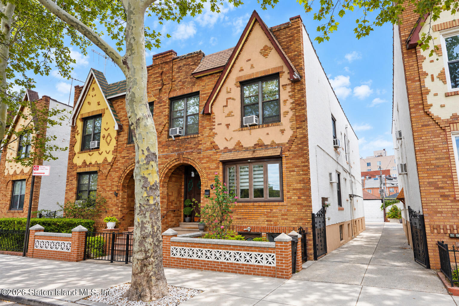 225 Highlawn Avenue