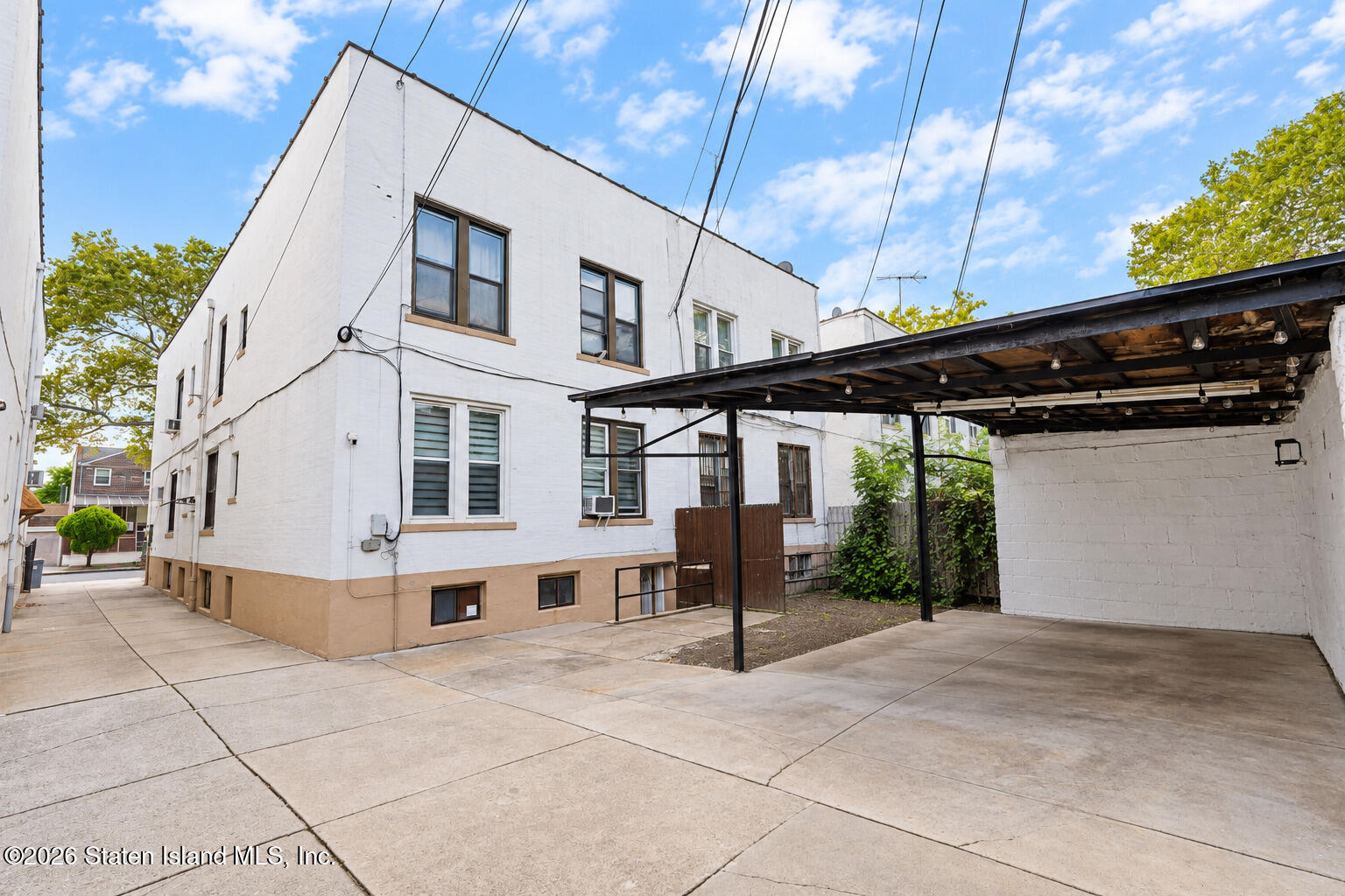225 Highlawn Avenue