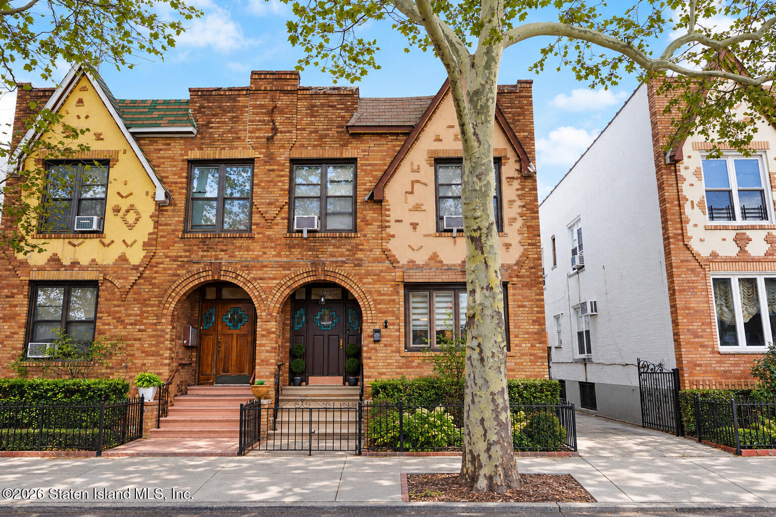 225 Highlawn Avenue