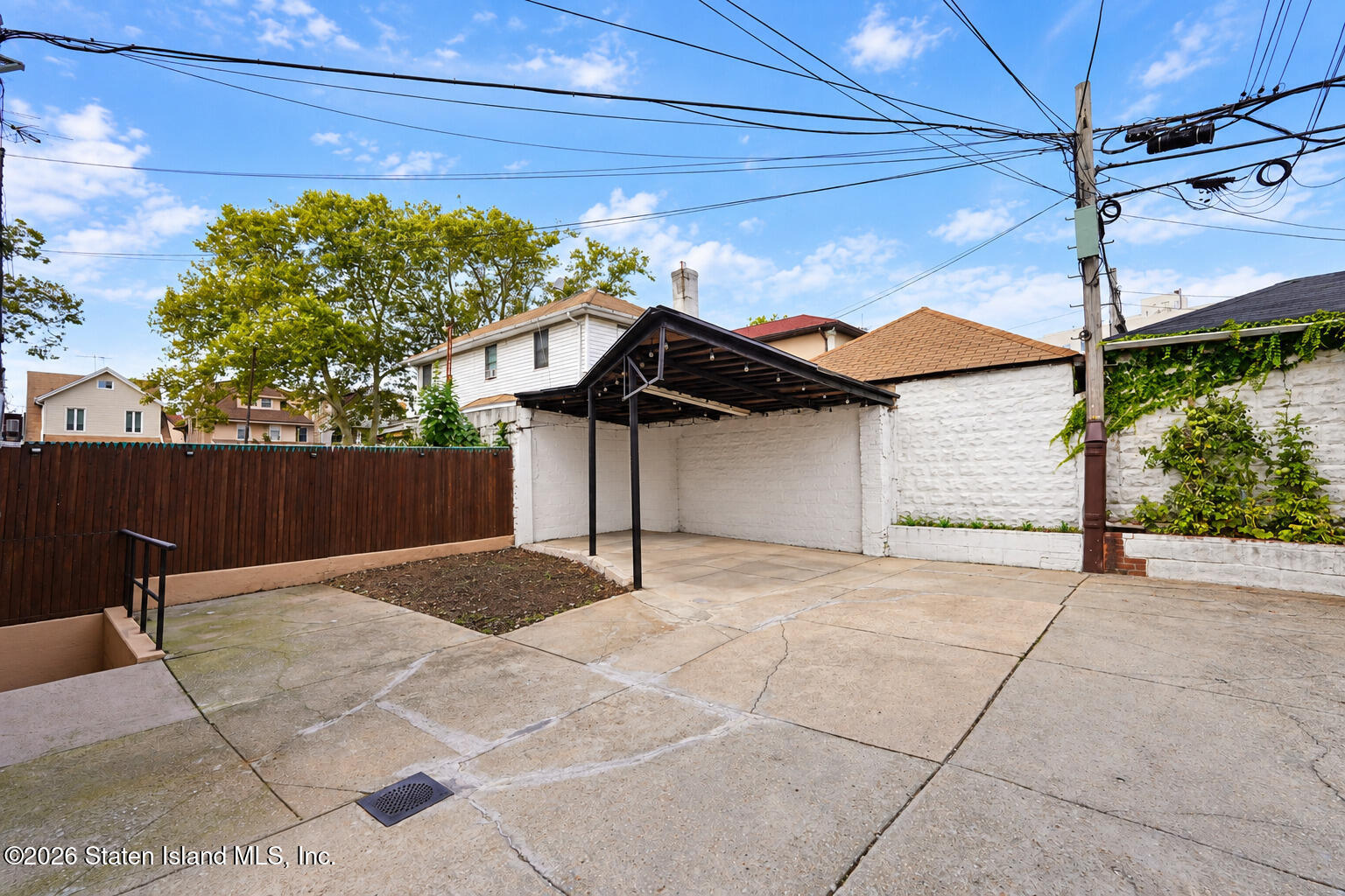 225 Highlawn Avenue