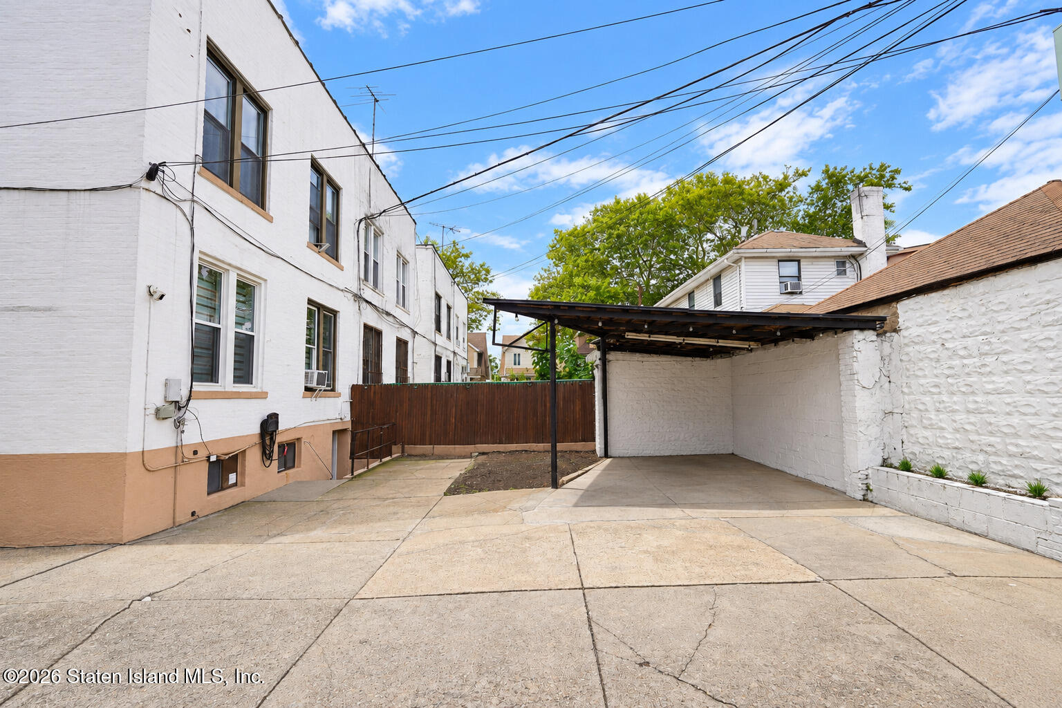 225 Highlawn Avenue