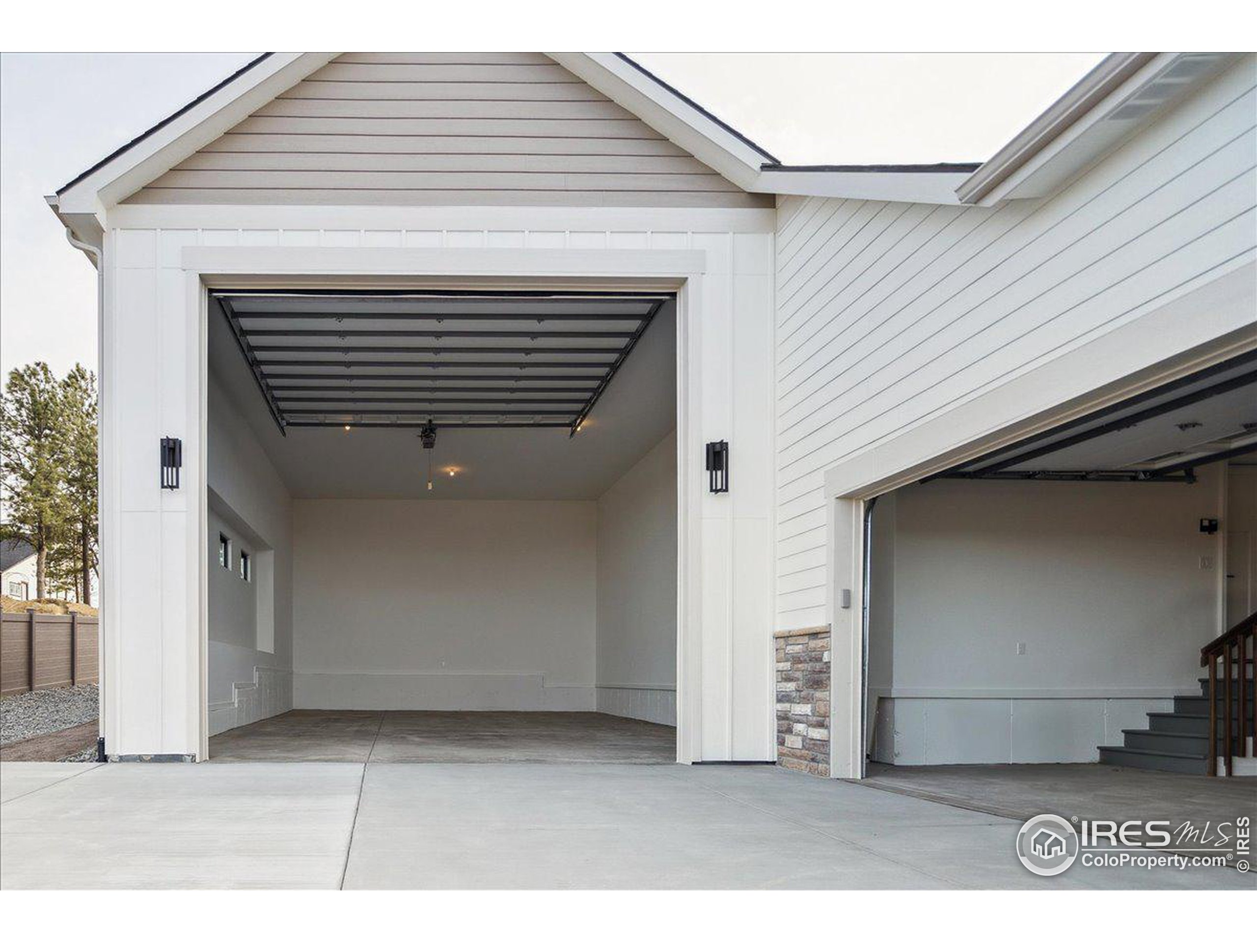 1361 Art Dr