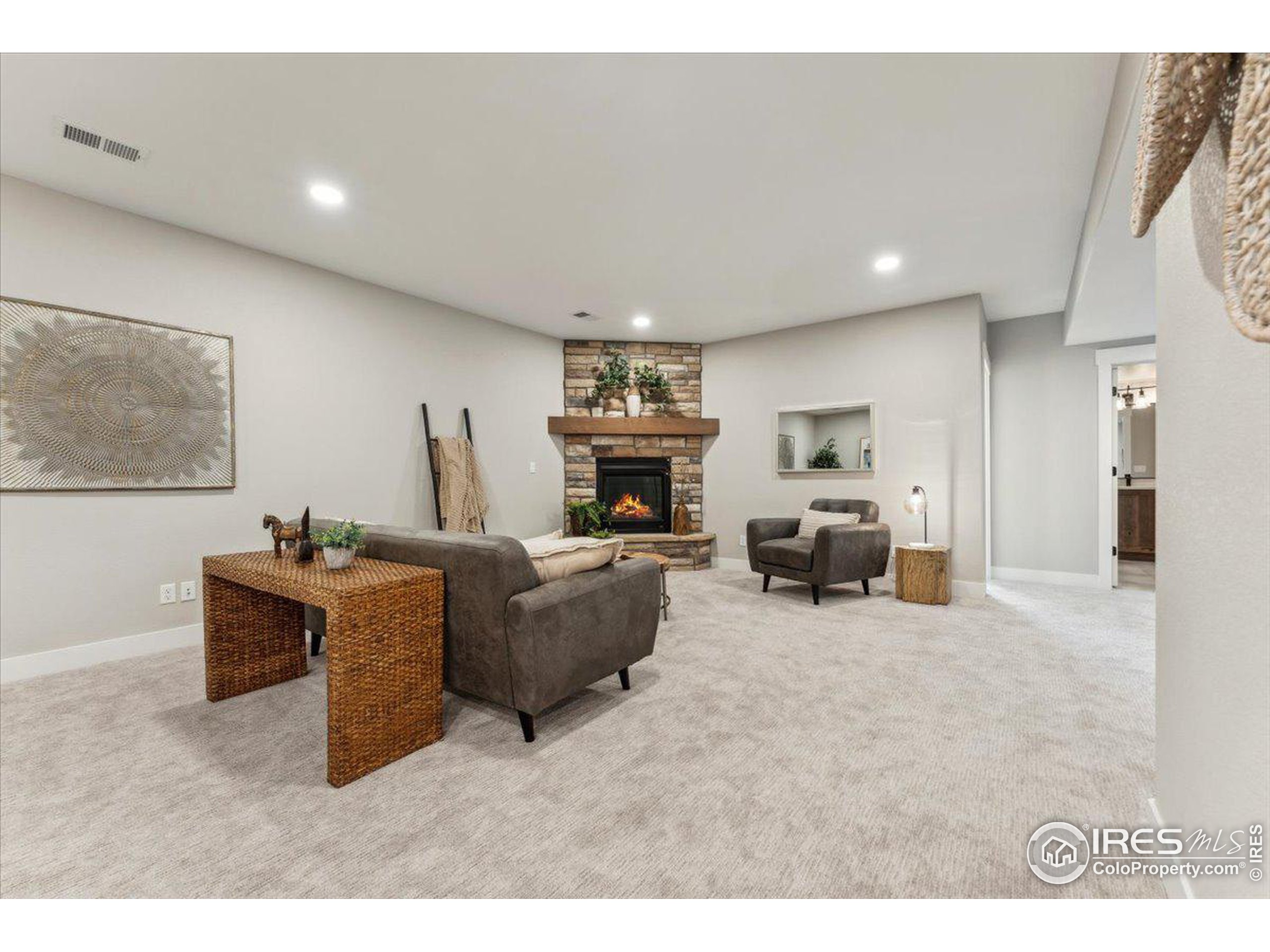 1361 Art Dr