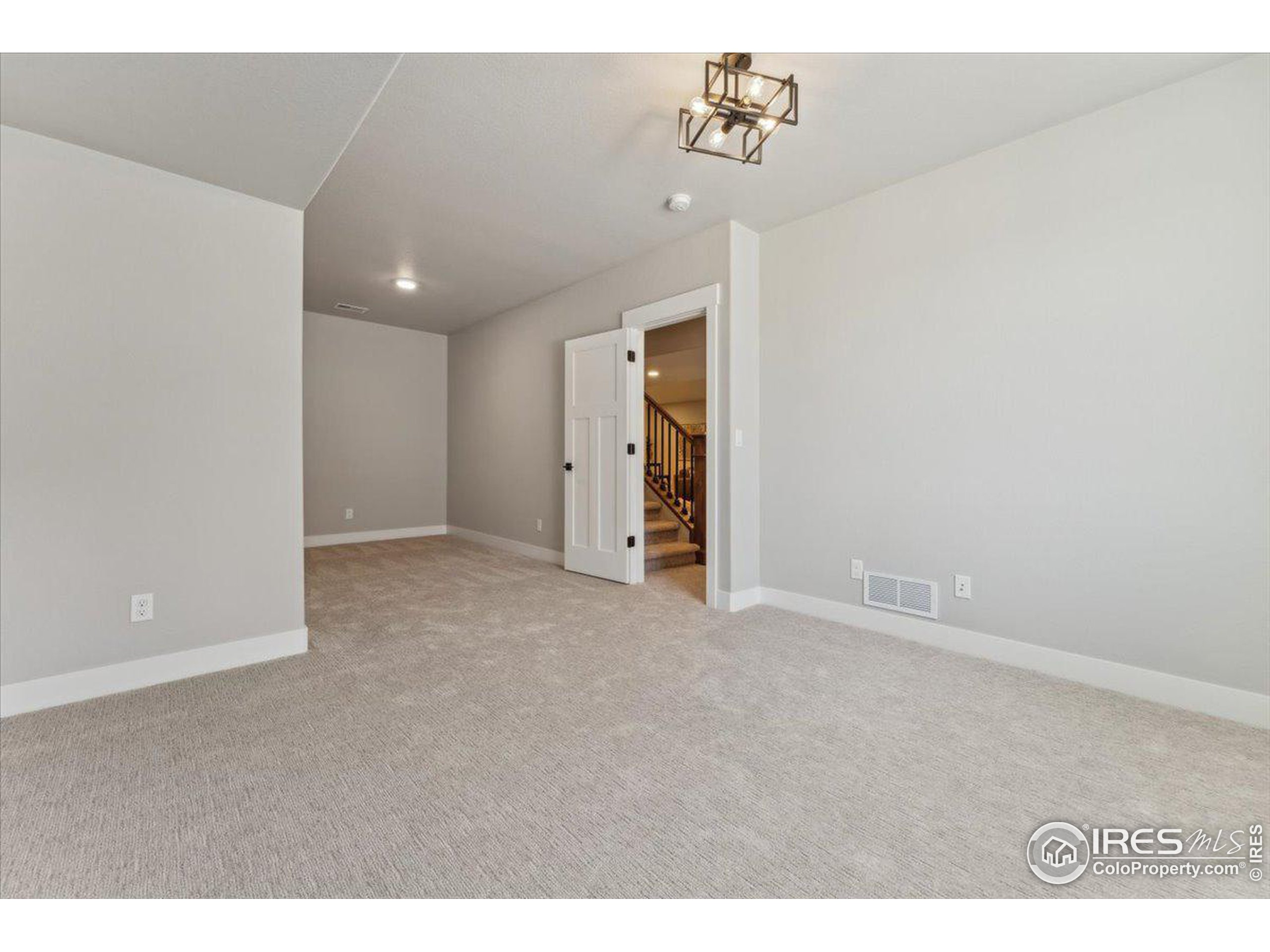 1361 Art Dr