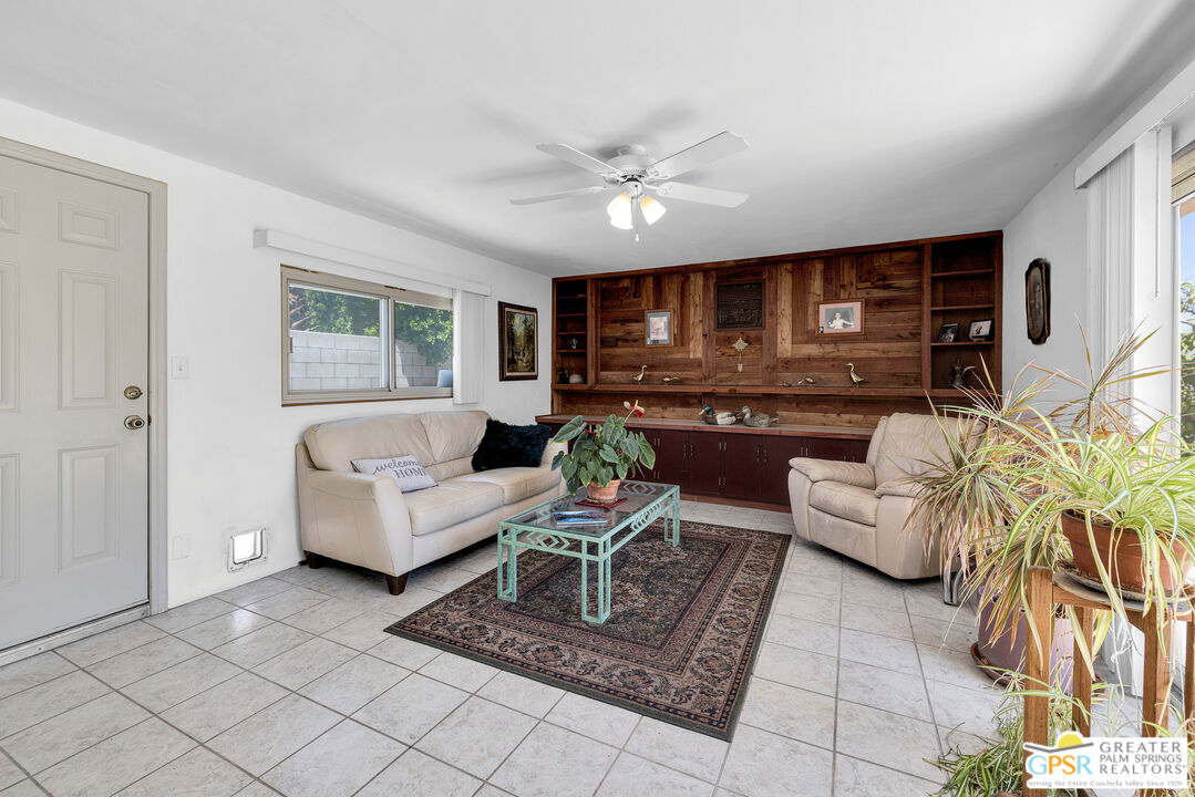 2222 N Acacia Rd