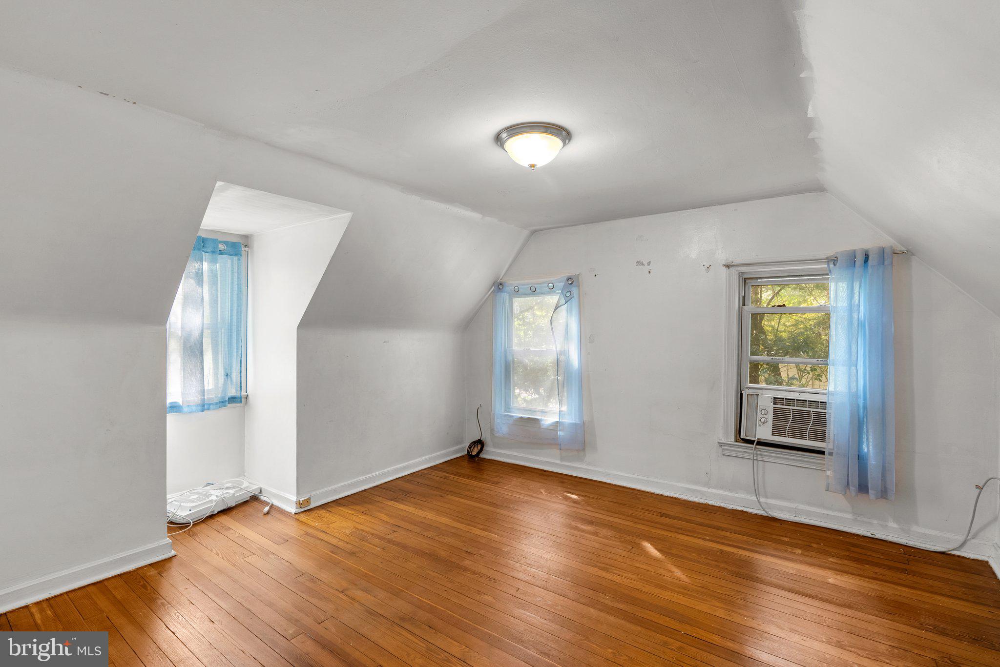 9910 Gardiner AVENUE