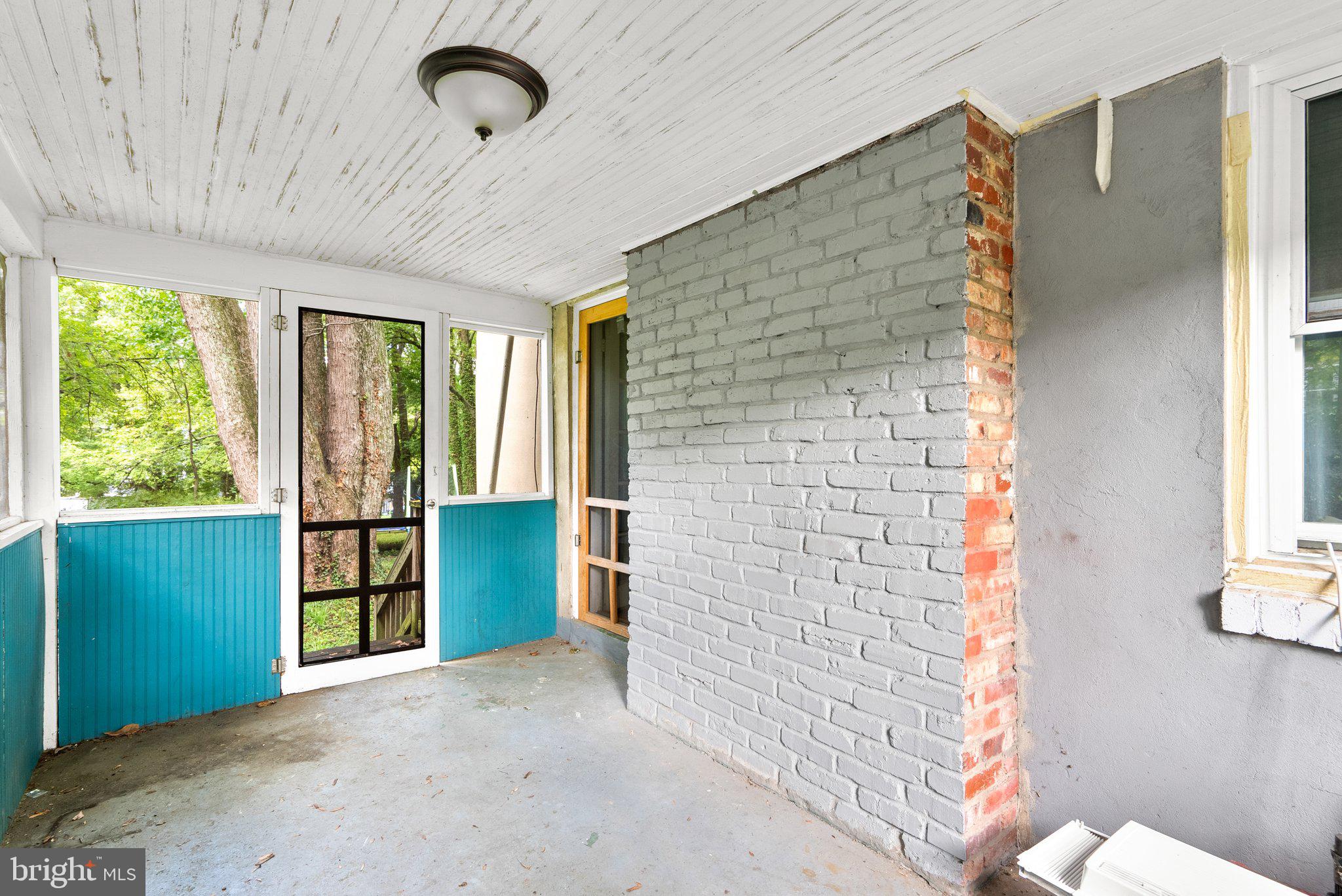 9910 Gardiner AVENUE