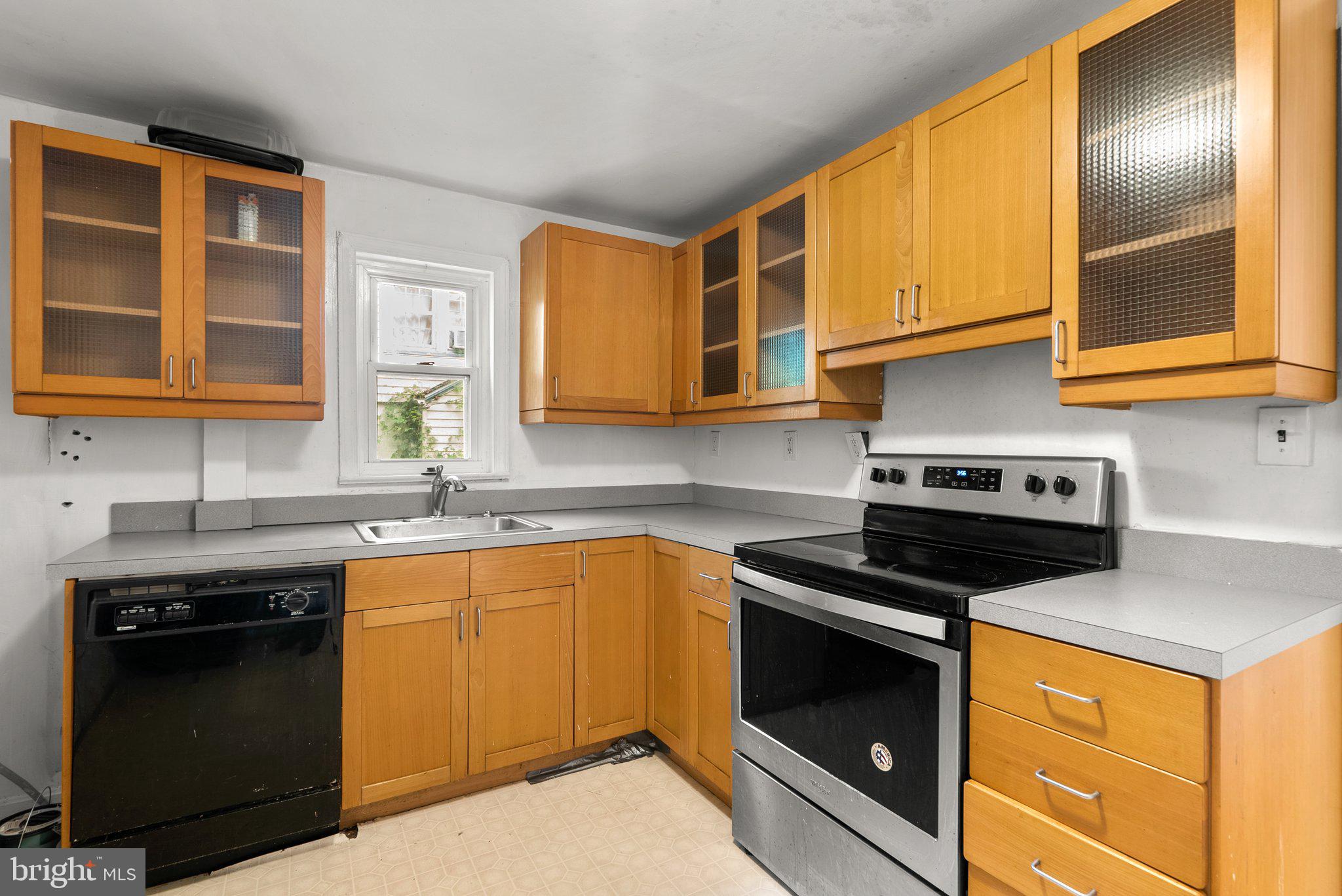 9910 Gardiner AVENUE