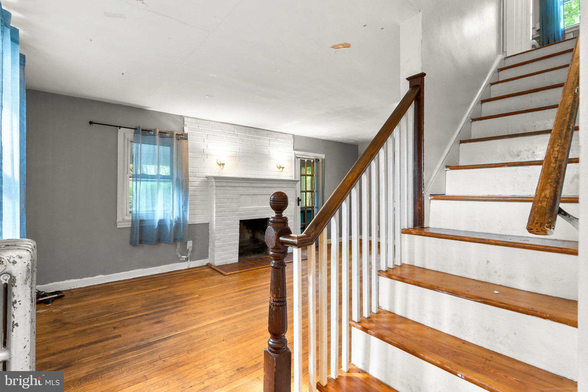 9910 Gardiner AVENUE