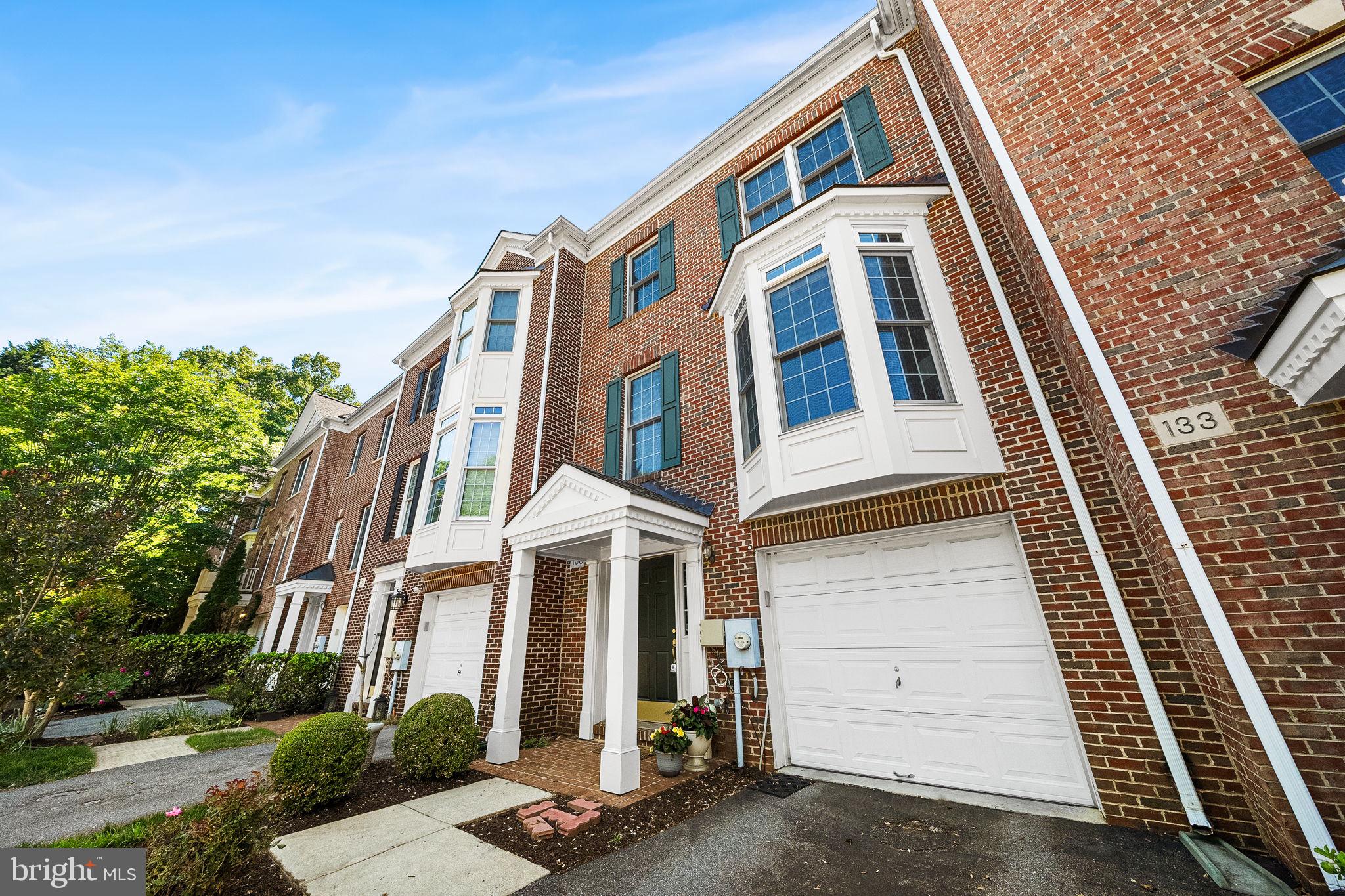 135 WOOTTON OAKS COURT