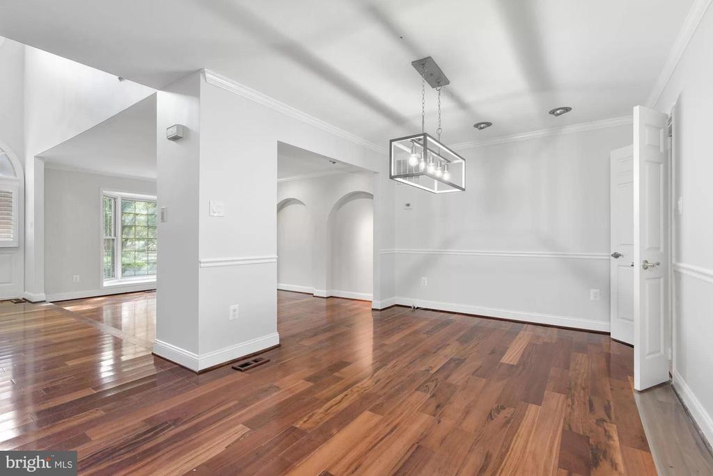 10127 CRESTBERRY PLACE