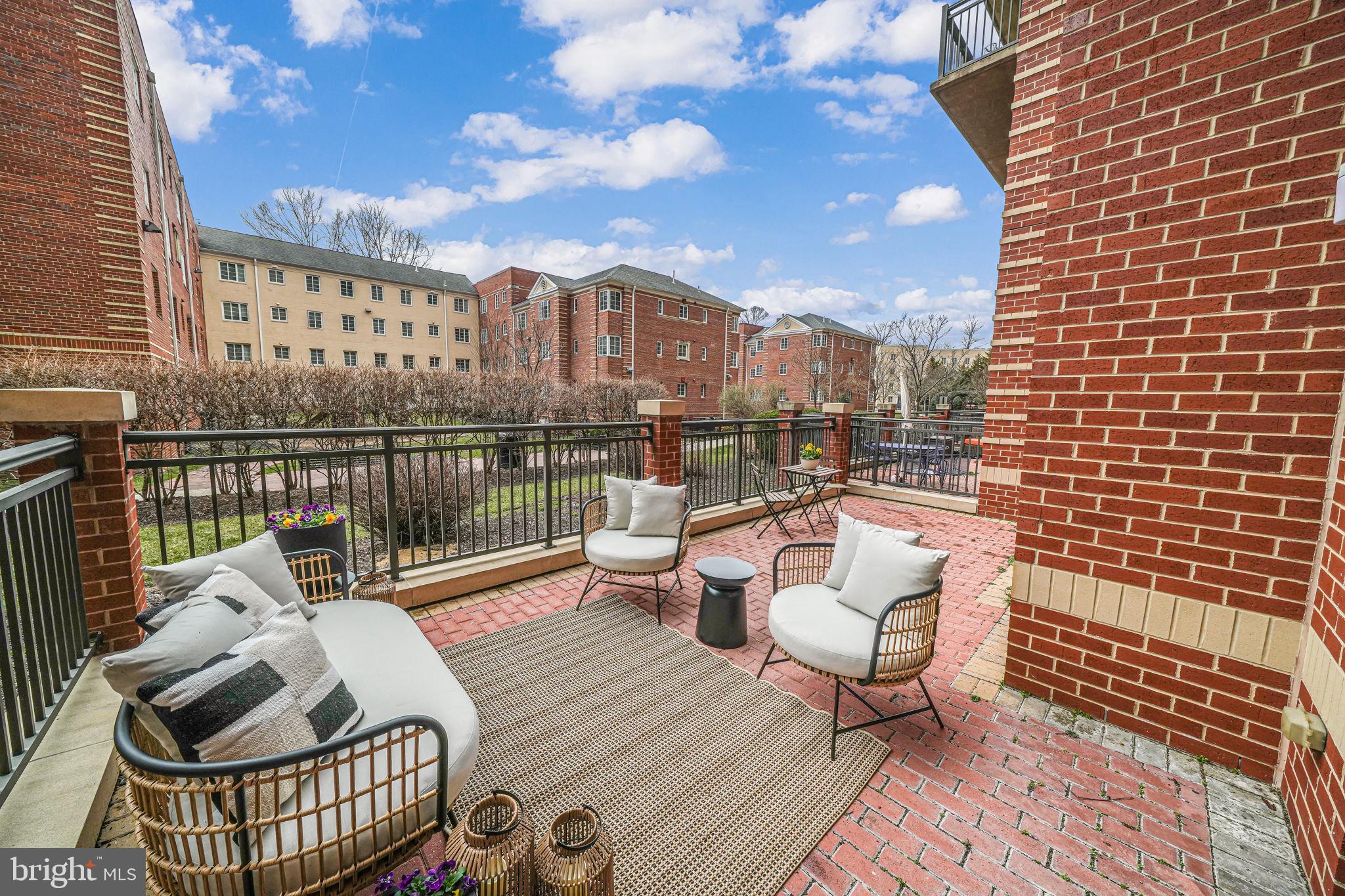 2220 Fairfax Dr #112