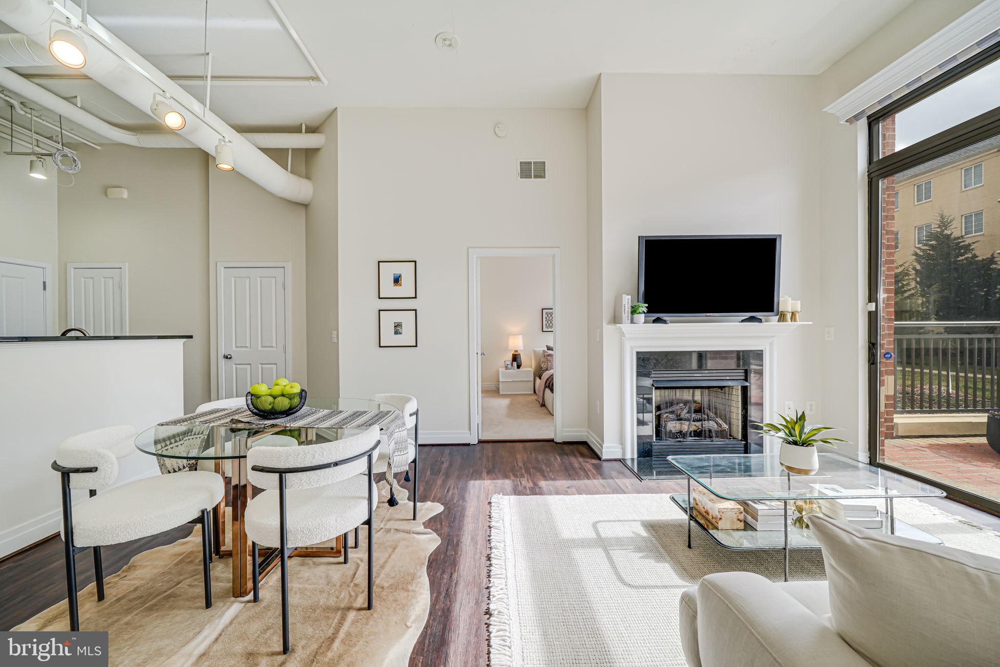 2220 Fairfax Dr #112