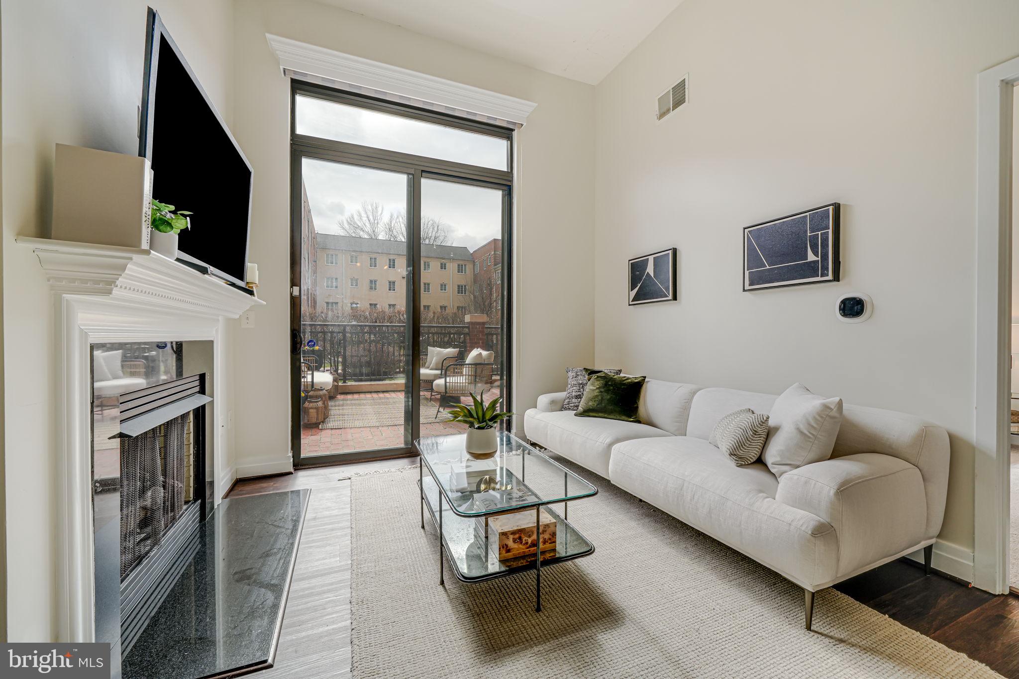 2220 Fairfax Dr #112