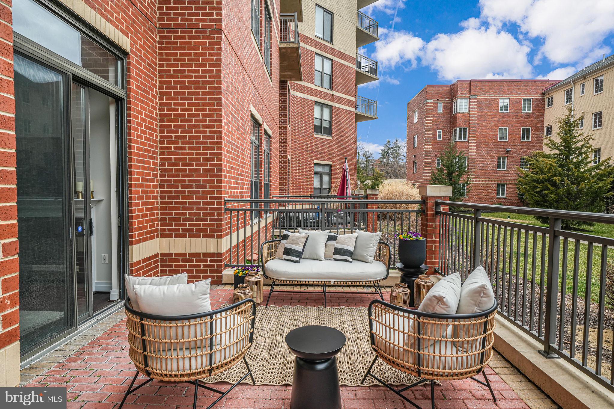 2220 Fairfax Dr #112