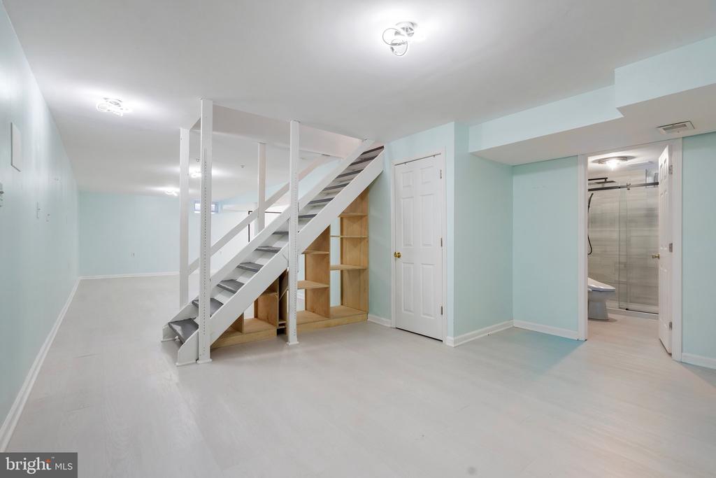 10622 RUNAWAY LN