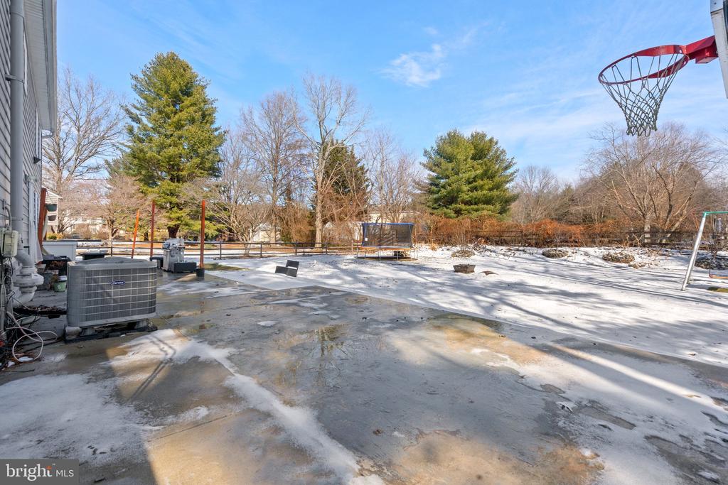 10622 RUNAWAY LN