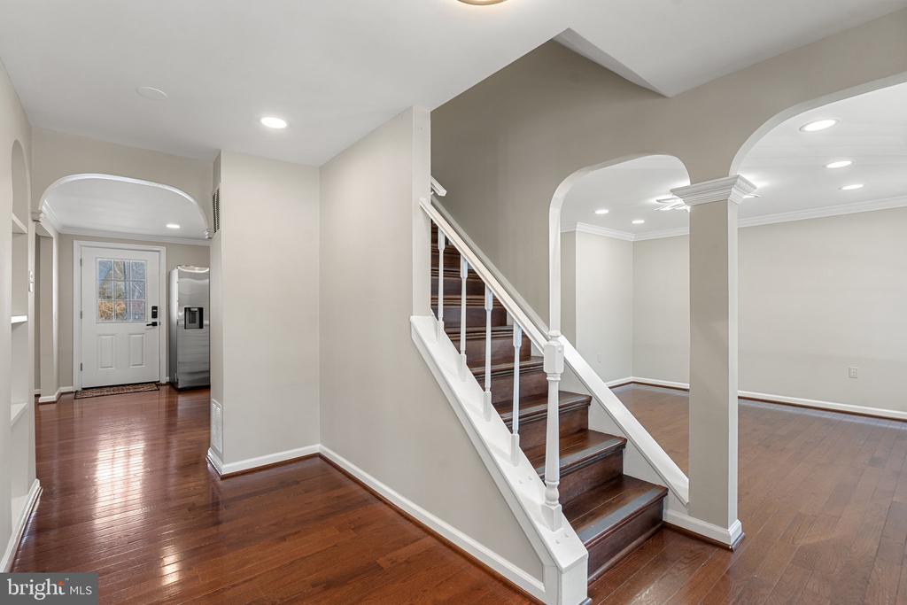10622 RUNAWAY LN