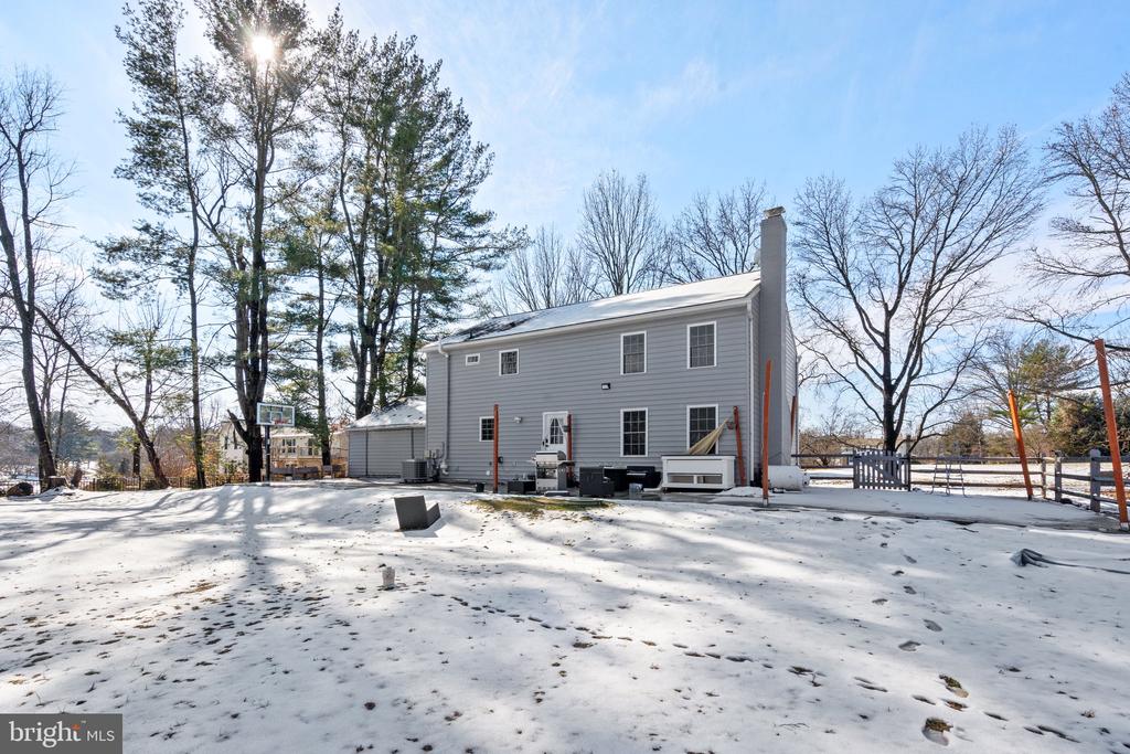 10622 RUNAWAY LN