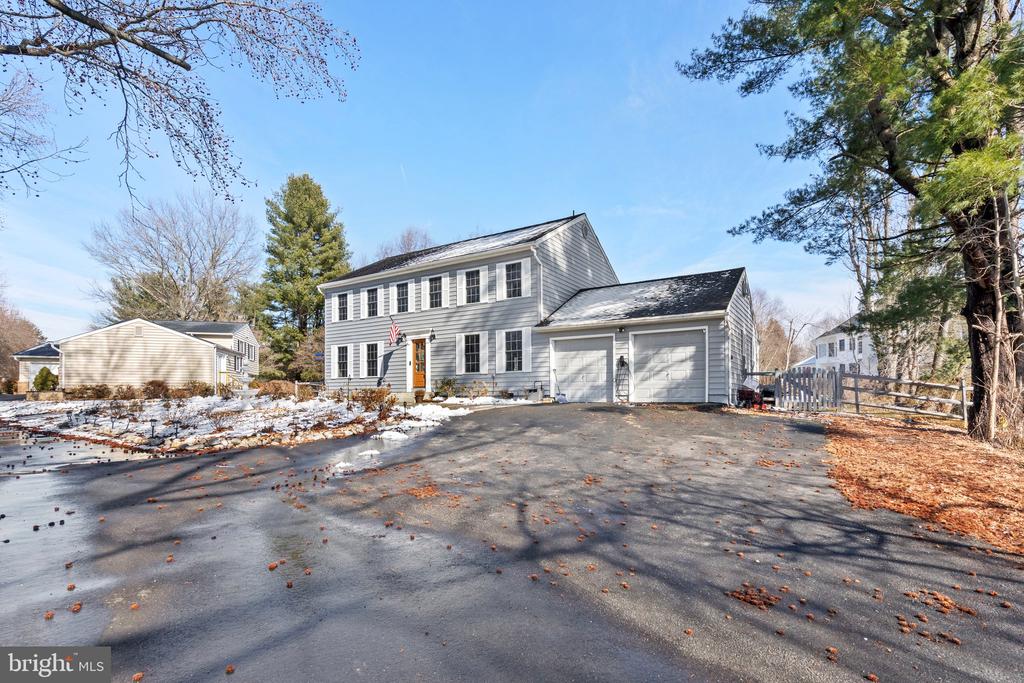 10622 RUNAWAY LN