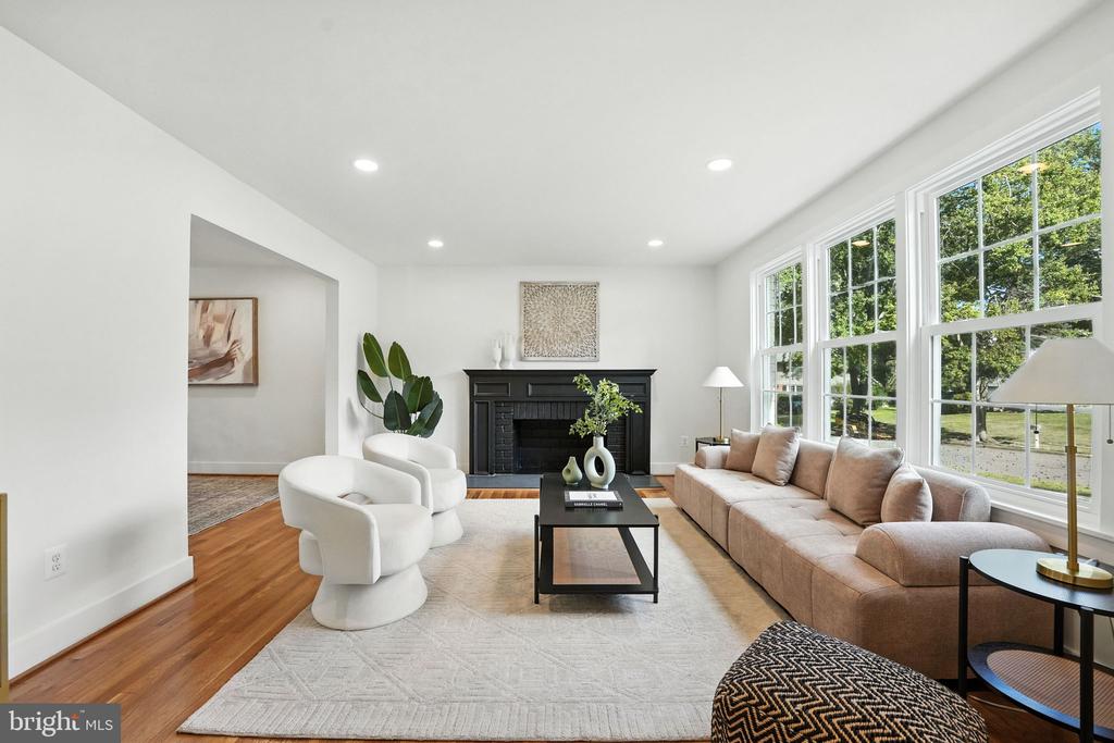 8711 WESTWOOD DRIVE
