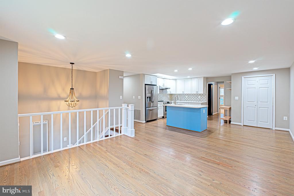 9705 LOCUST HILL DRIVE