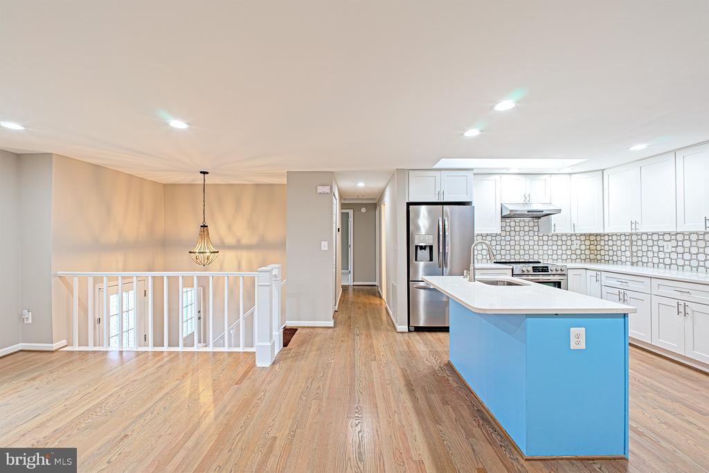 9705 LOCUST HILL DRIVE