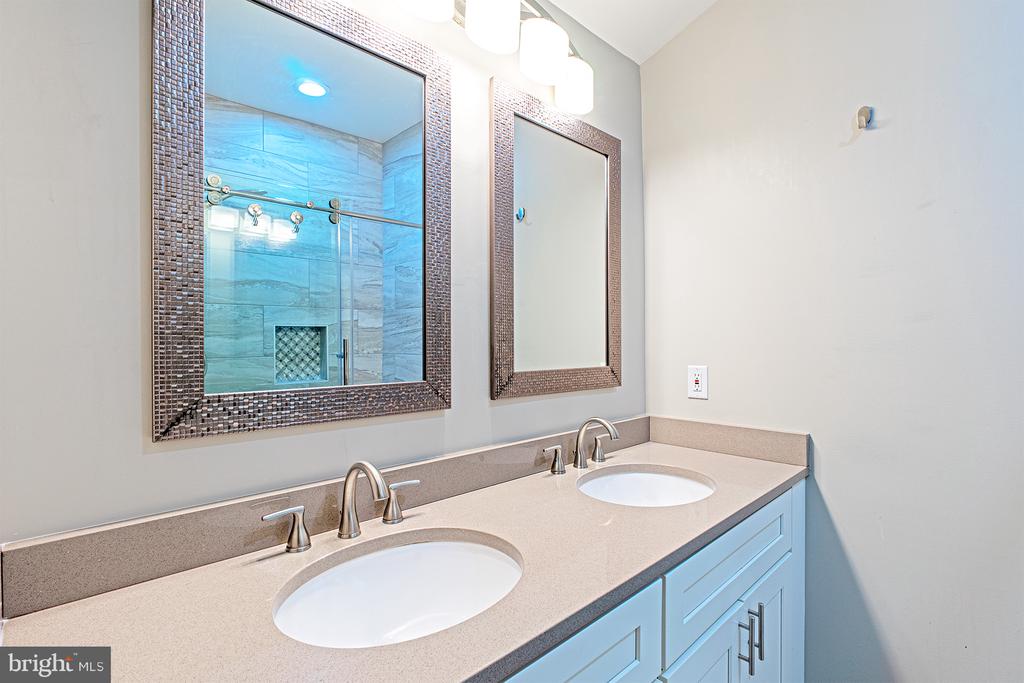 9705 LOCUST HILL DRIVE