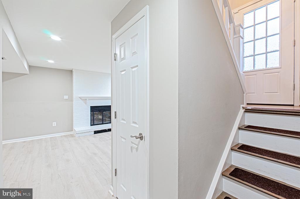 9705 LOCUST HILL DRIVE