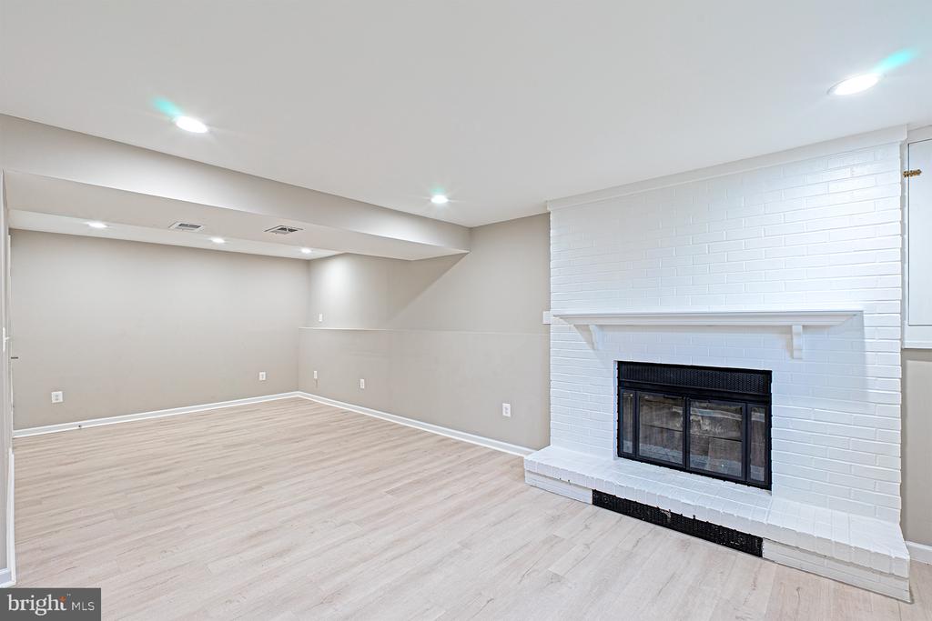 9705 LOCUST HILL DRIVE