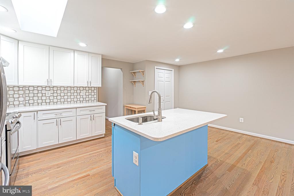 9705 LOCUST HILL DRIVE