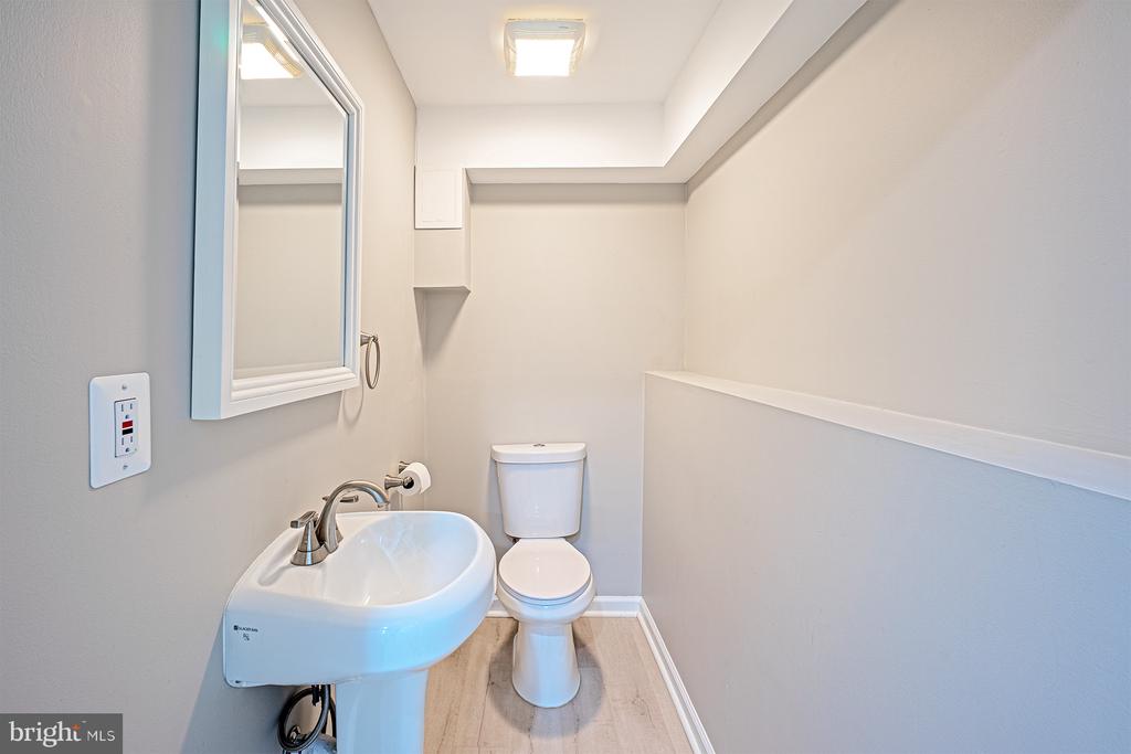 9705 LOCUST HILL DRIVE