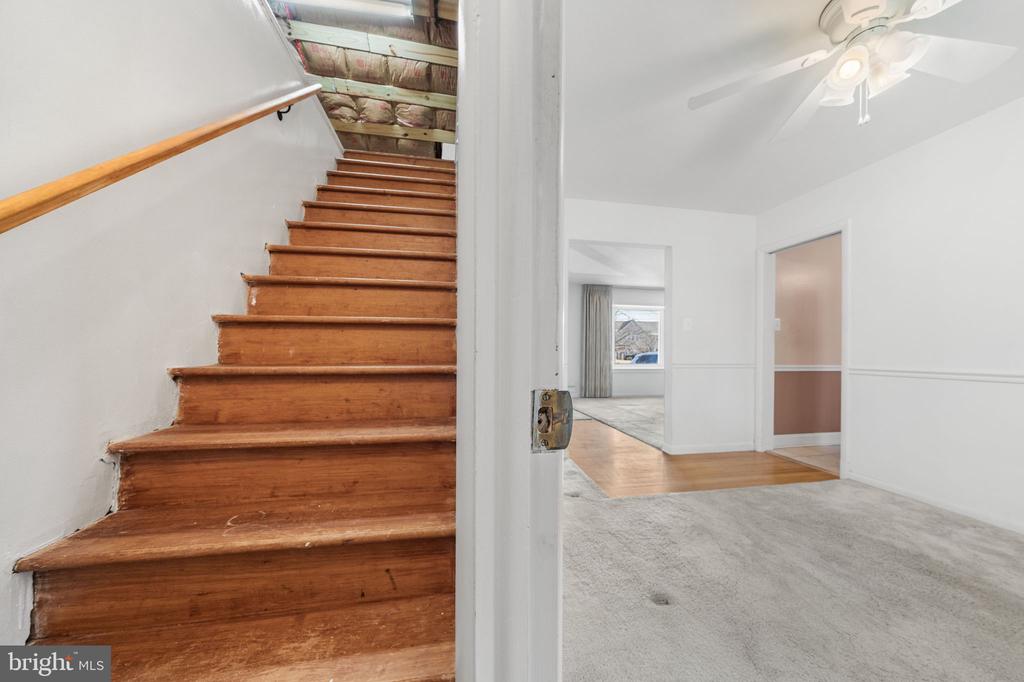 1806 LANSING COURT