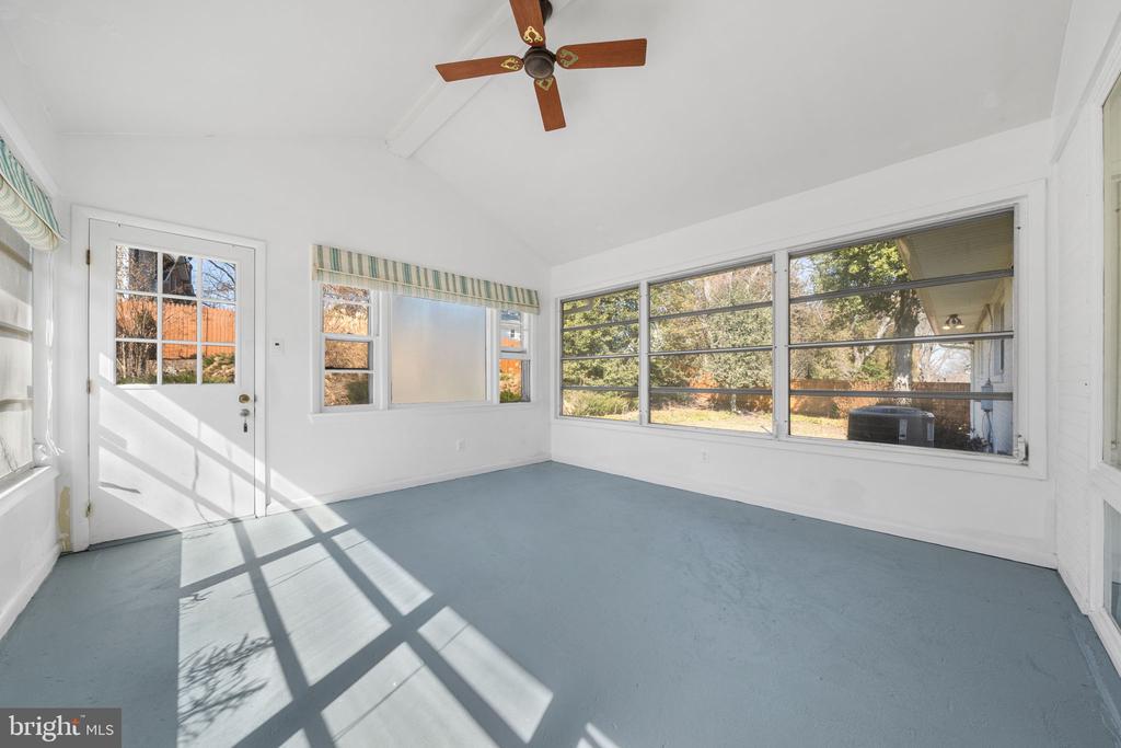 1806 LANSING COURT