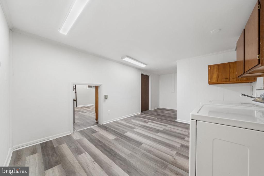 1806 LANSING COURT