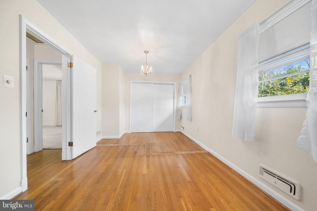 1806 LANSING COURT