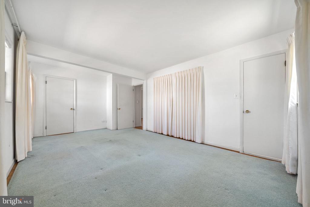 1806 LANSING COURT