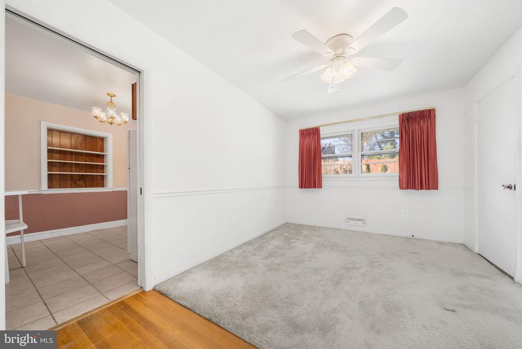 1806 LANSING COURT