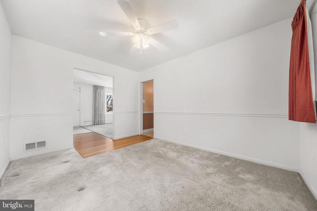 1806 LANSING COURT