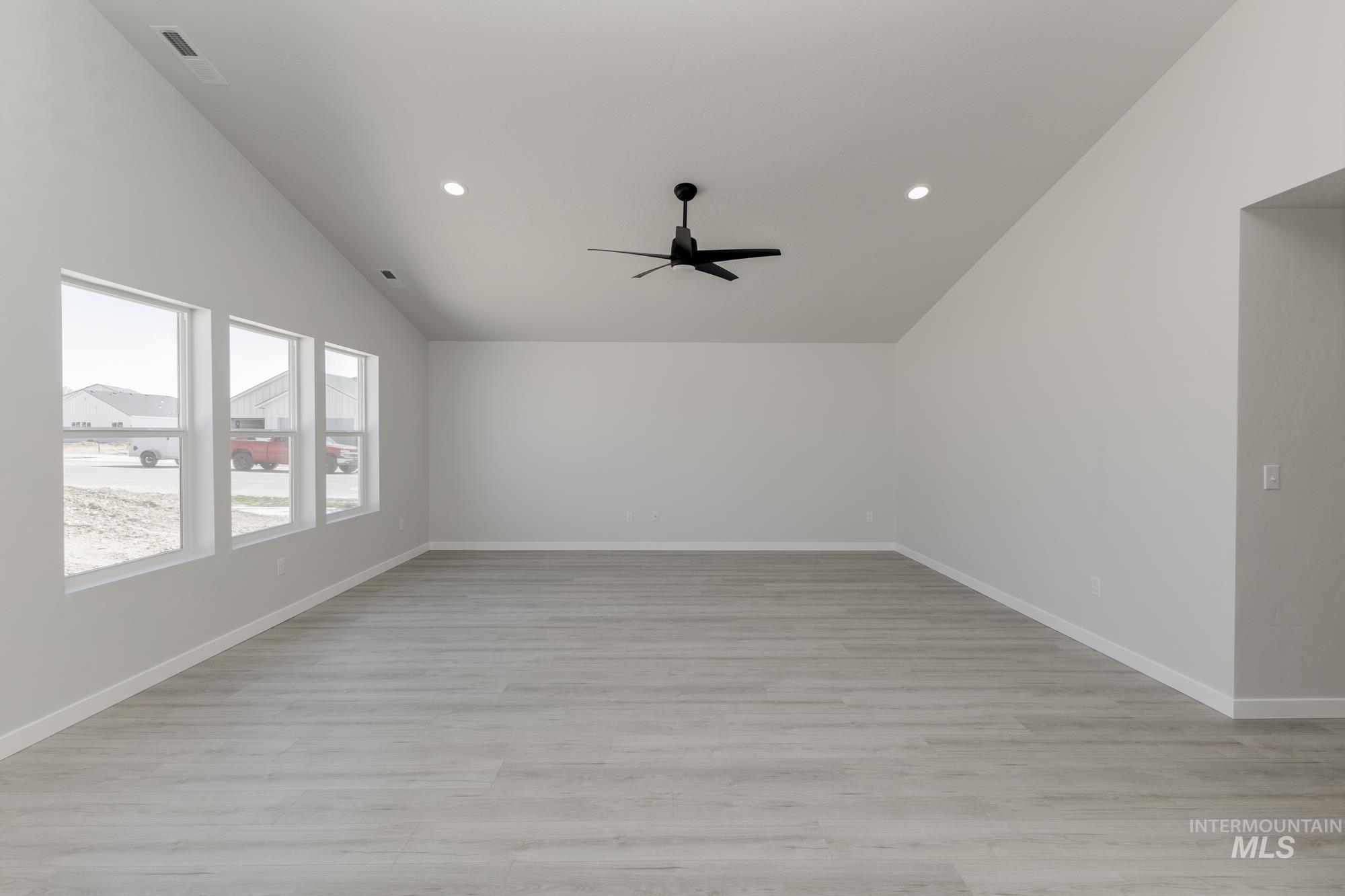 1262 W Bass River Dr