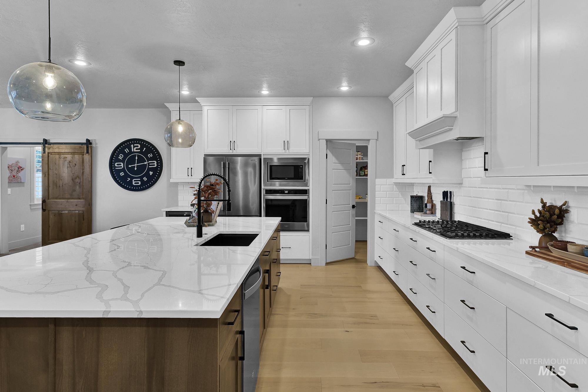 13923 Levendi Ct