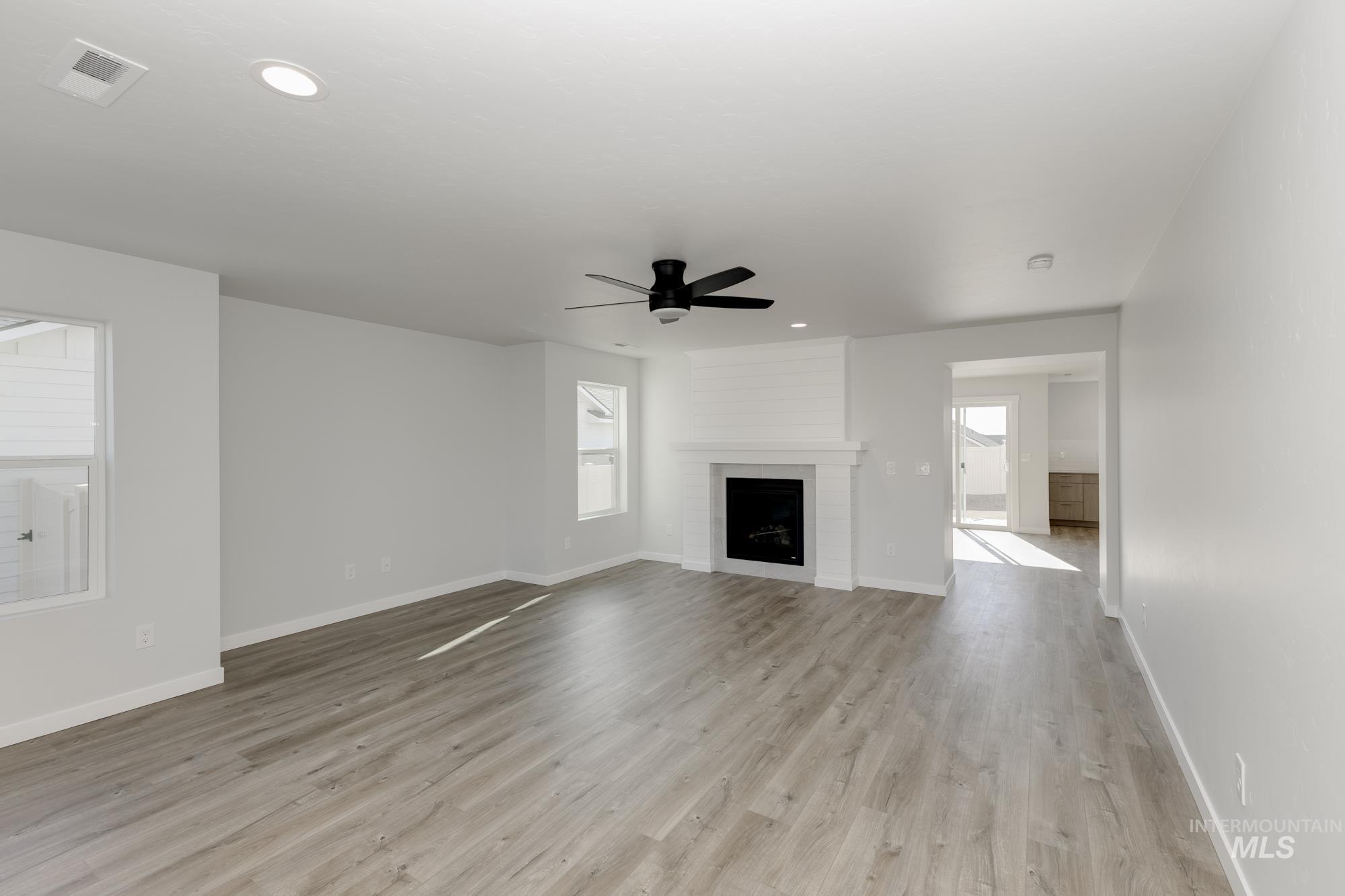 1223 W Pack River Dr
