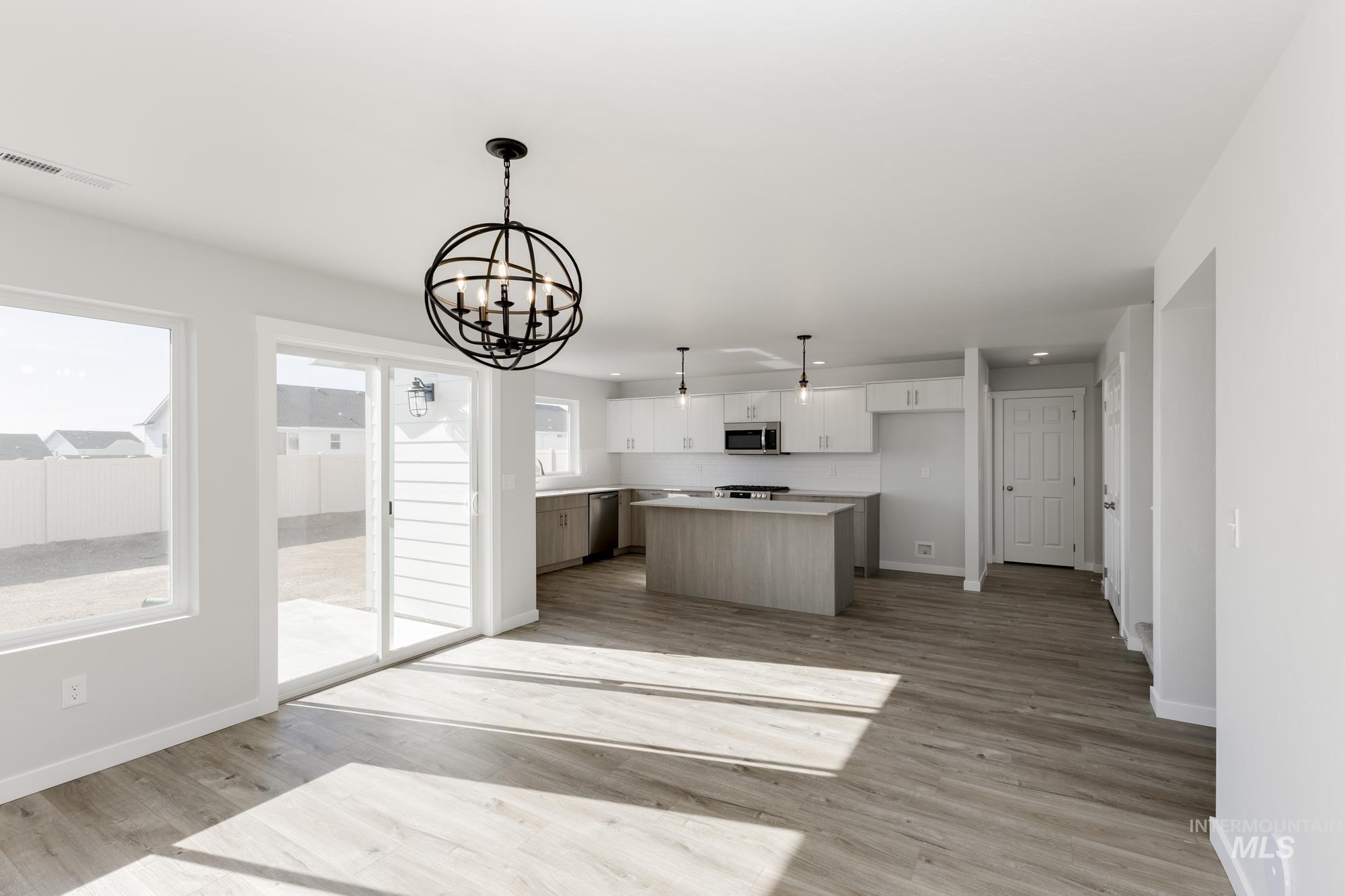 1223 W Pack River Dr