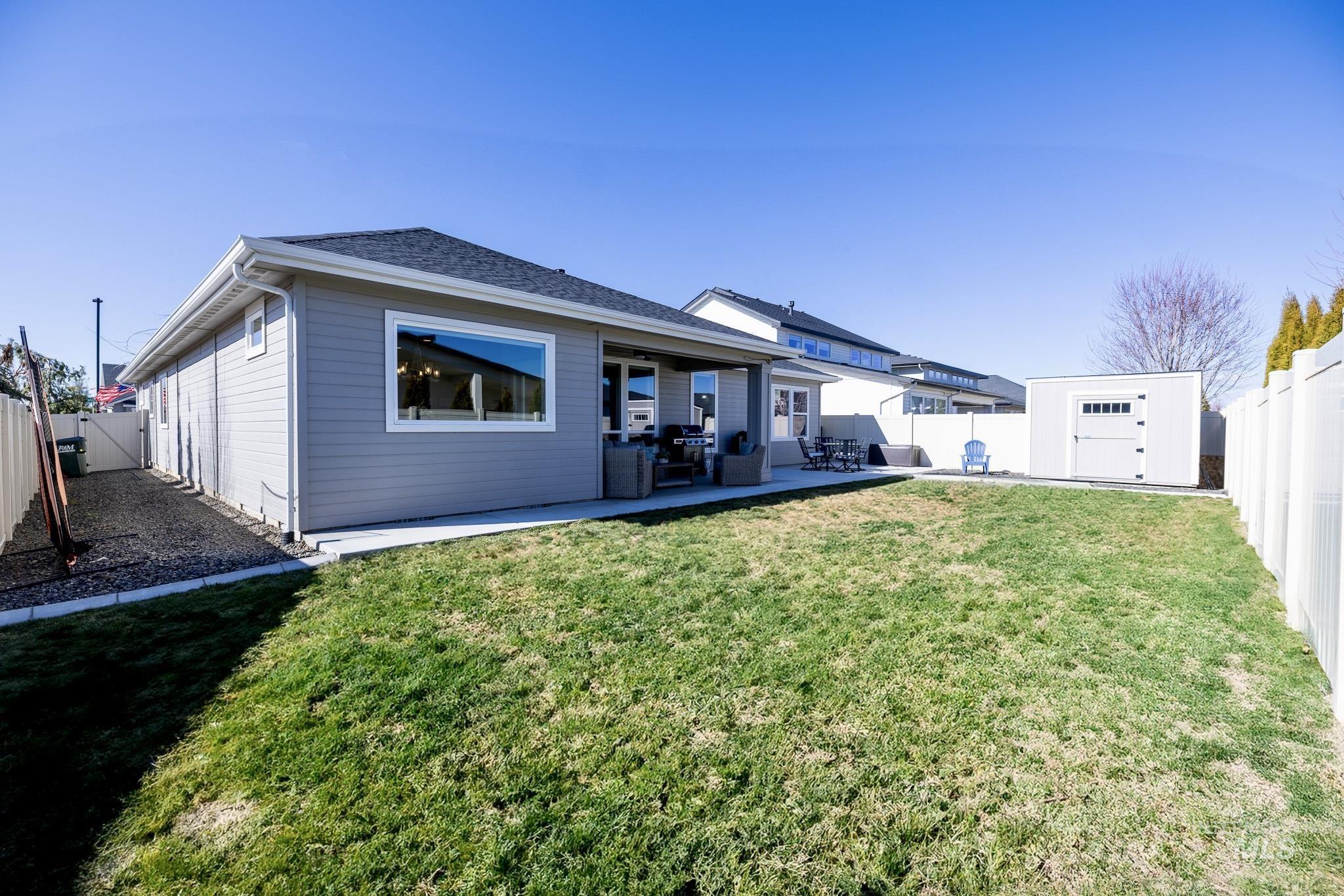882 E Pascua Dr