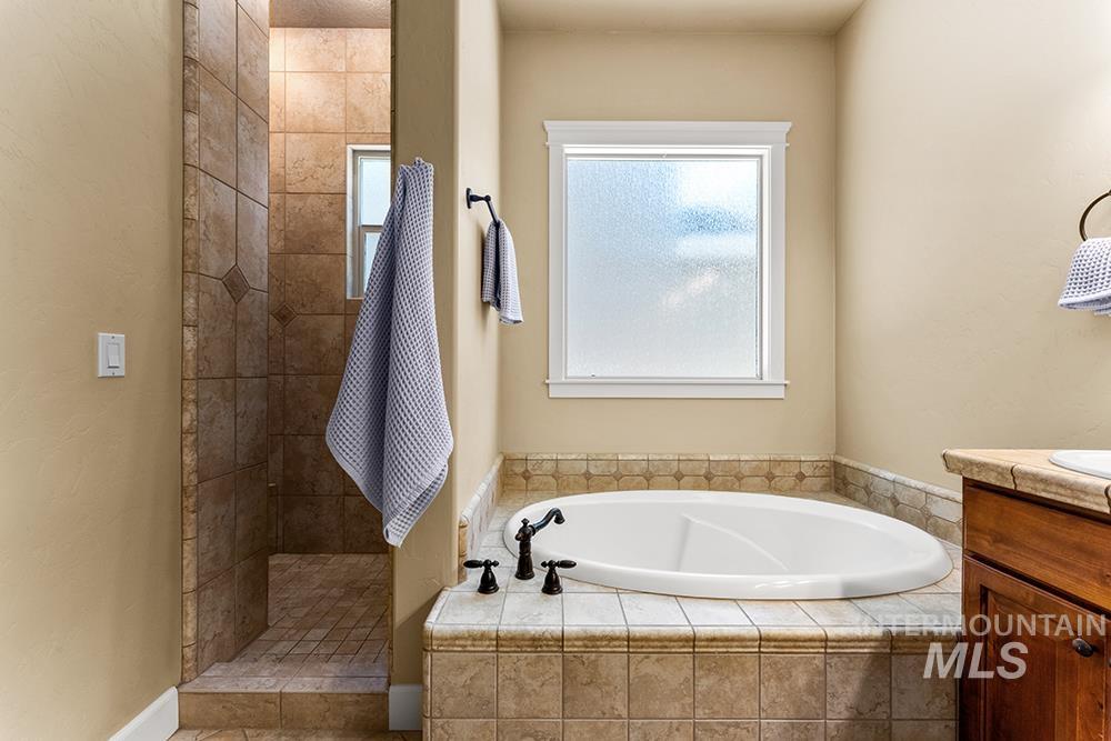2148 S Links Place