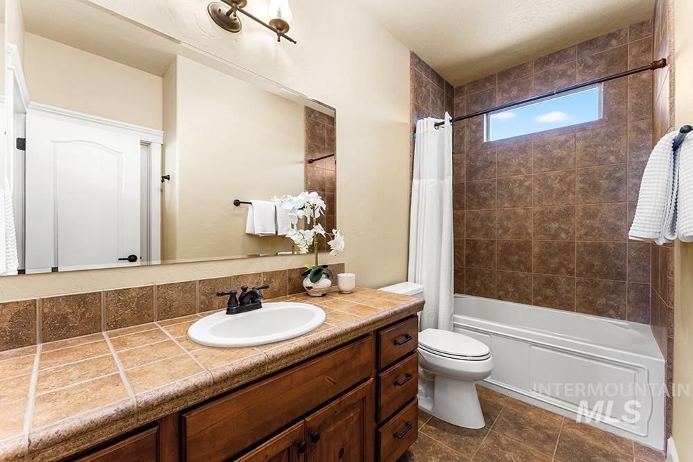 2148 S Links Place