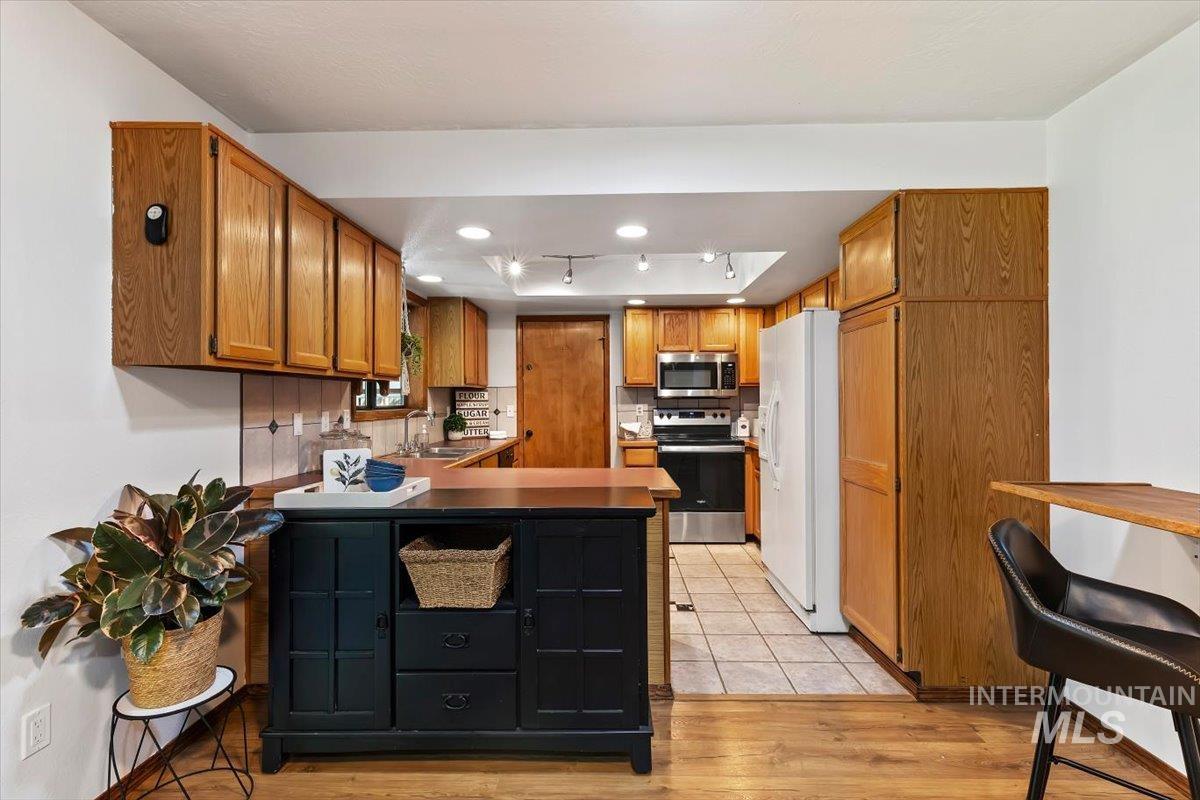 925 N 14th E